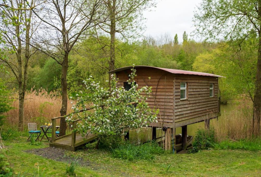 Lakeside Cabin On Stilts- 'Kingfisher' Villa Rous Lench Dış mekan fotoğraf